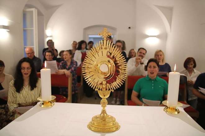 U Varaždinu započelo Trajno euharistijsko klanjanje
